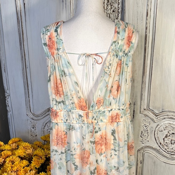 Feminine Floral Maxi Dress with Orange and Blue Accents - Picture 7 of 9